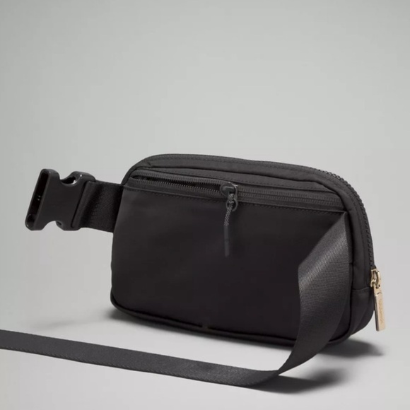 Black Lululemon Everyday Beltbag 1L NWT - Picture 3 of 10